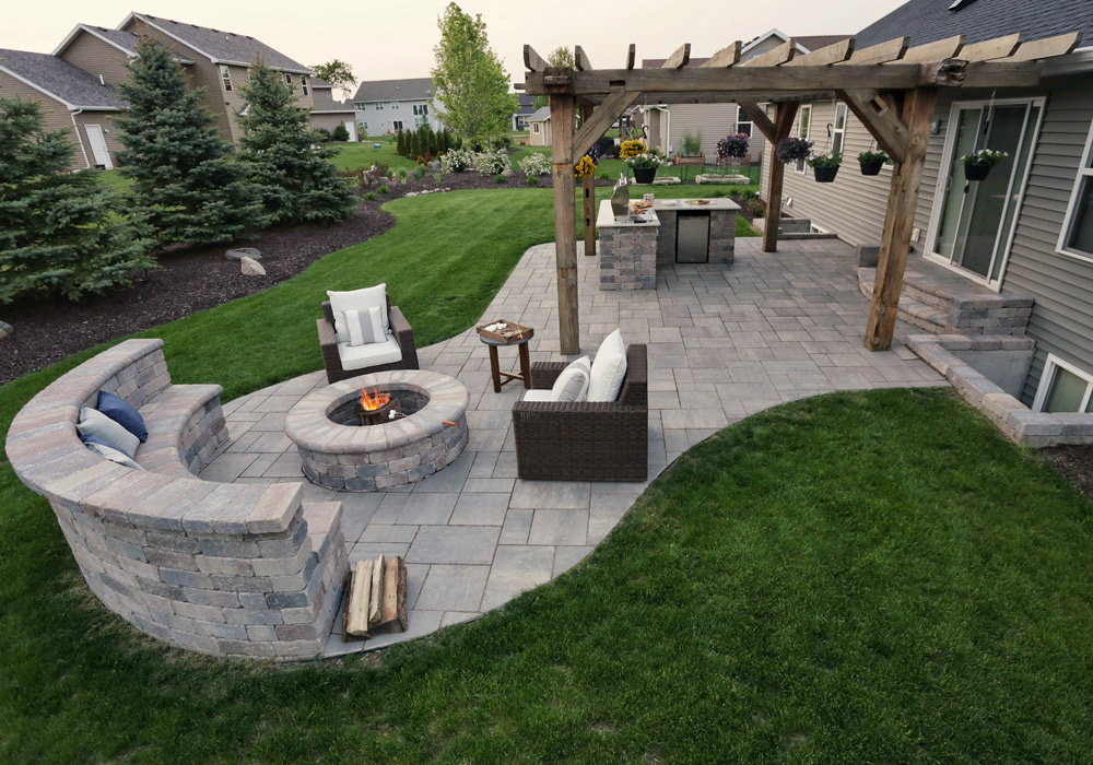 Custom outdoor living patios builder